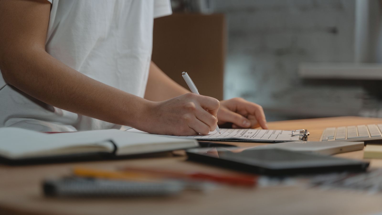 Kötelező adatok a weboldalon: checklist a jogi minimum ellenőrzéséhez
